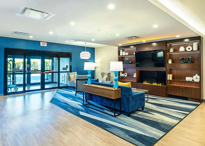 Comfort Suites Kelowna